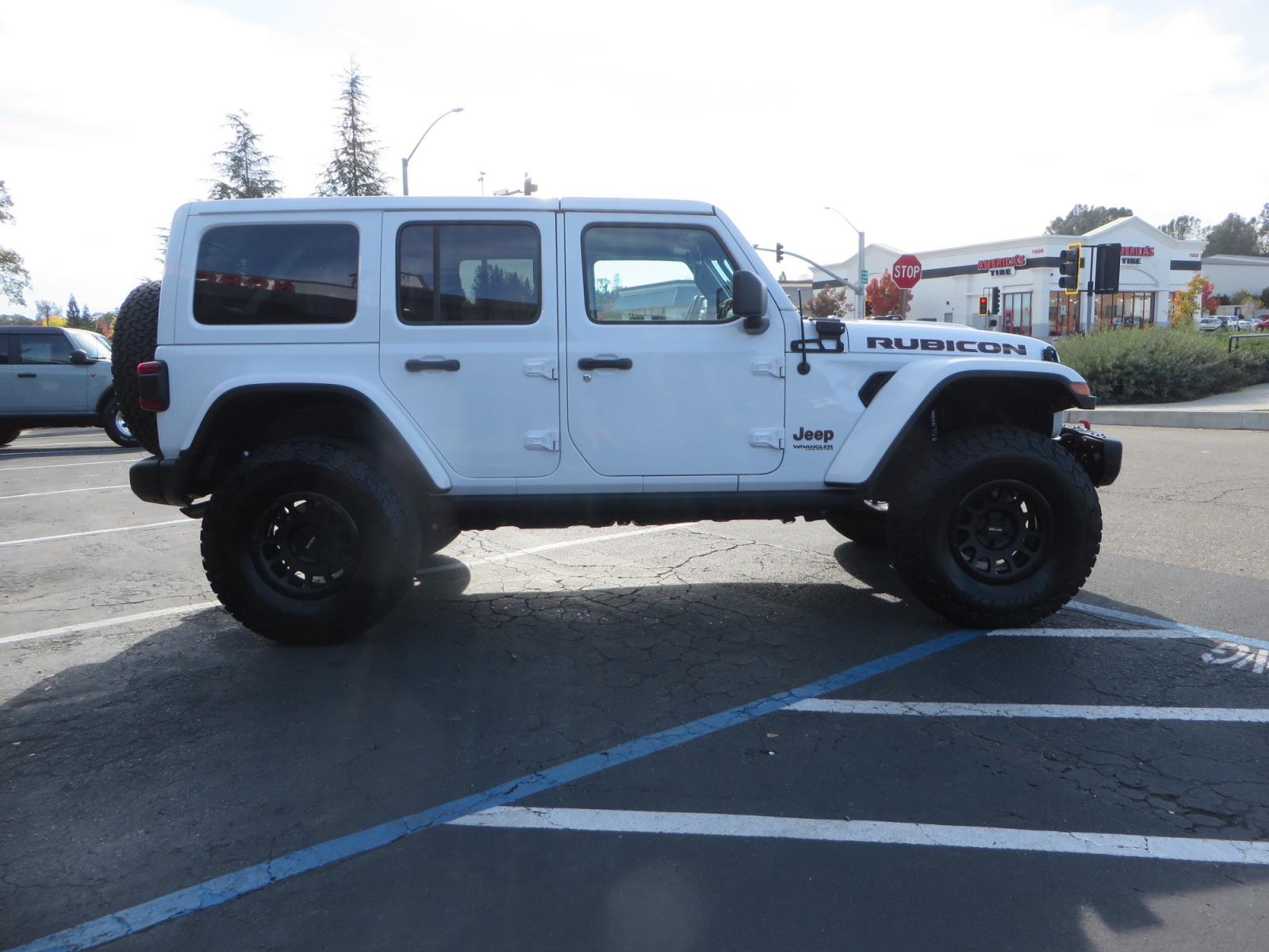 2021 White /BLACK Jeep Wrangler Unlimited Rubicon (1C4HJXFN6MW) with an 2.0L L4 DOHC 16V TURBO engine, automatic transmission, located at 2630 Grass Valley Highway, Auburn, CA, 95603, (530) 508-5100, 38.937893, -121.095482 - Photo #3